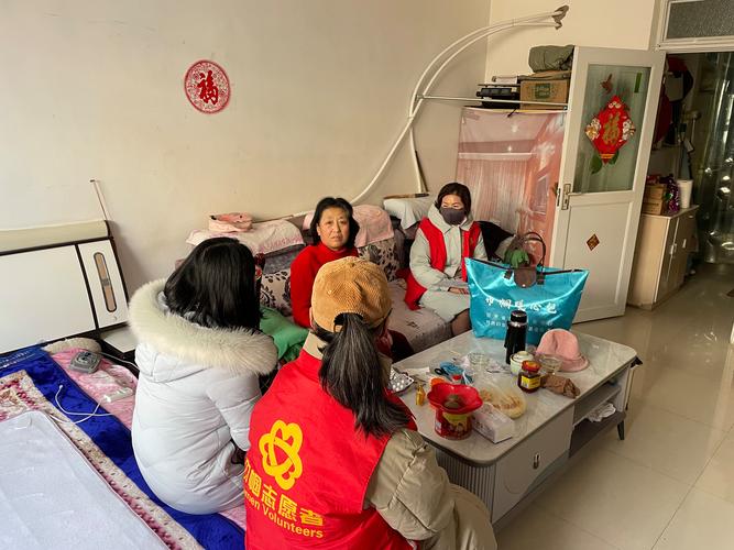 大学东路街道乌兰社区妇联携手呼市金融办对辖区未成年人走访慰问