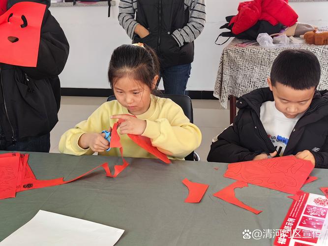 民建鄂州市鄂城区支部成立“扬帆护苗”志愿服务队并开展“童手剪窗花