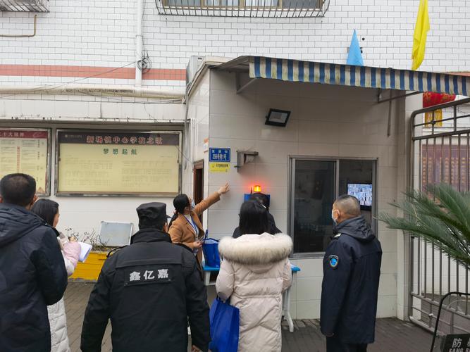 卫东街道对辖区集中隔离宾馆周边居民开展核酸检测工作