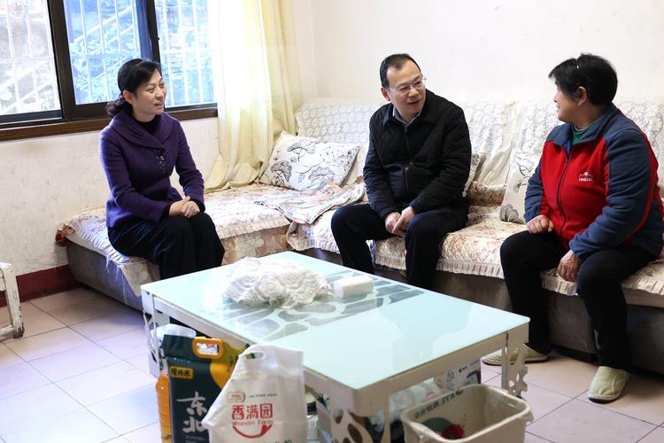 市检察院工作组到帮扶村开展乡村振兴调研和走访慰问活动