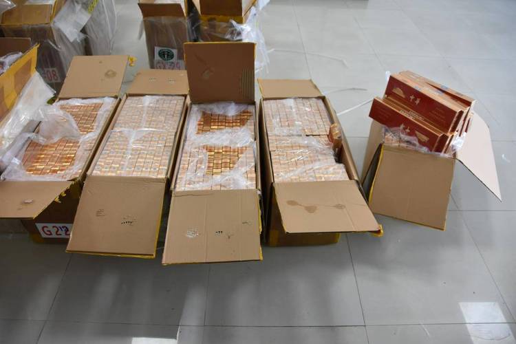 小商店售假牵出公安部督办案 条装烟从外表上难辨真假