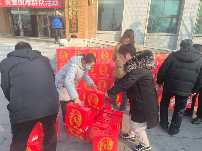 致富不忘家乡——卞庄街道南王庄一村民为困难群众发放春节福利