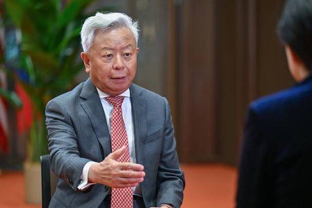 亚投行行长金立群一行参观成都天府新区下沉式再生水厂