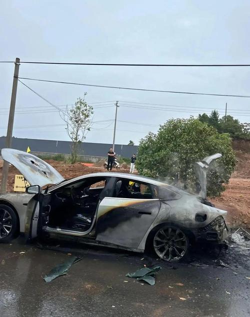 小鹏汽车回应“G3自燃”事件：明火现象并非车辆自燃引起