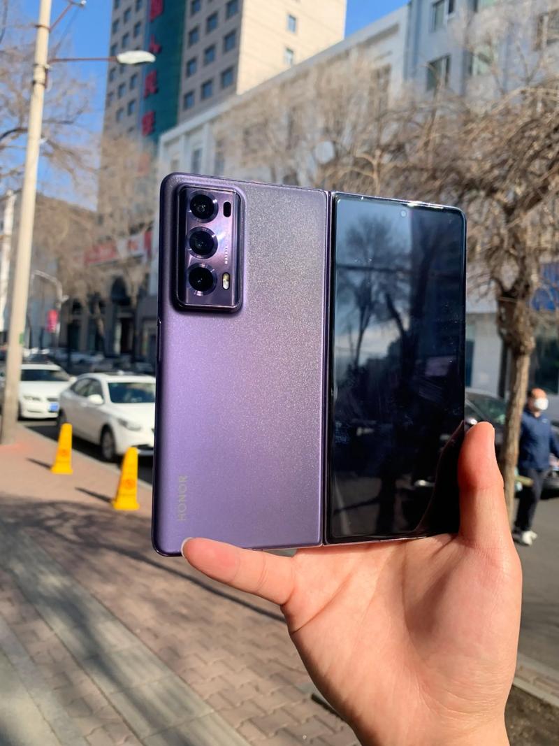 荣耀Magic V2正式发布