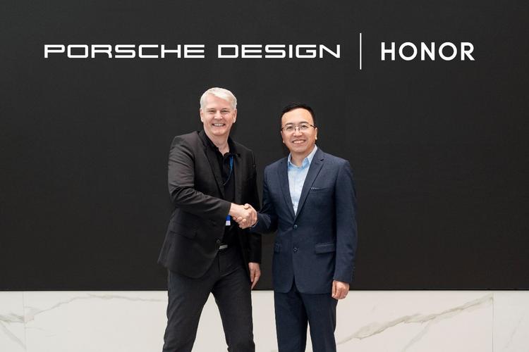 荣耀与保时捷设计达成长期战略合作
