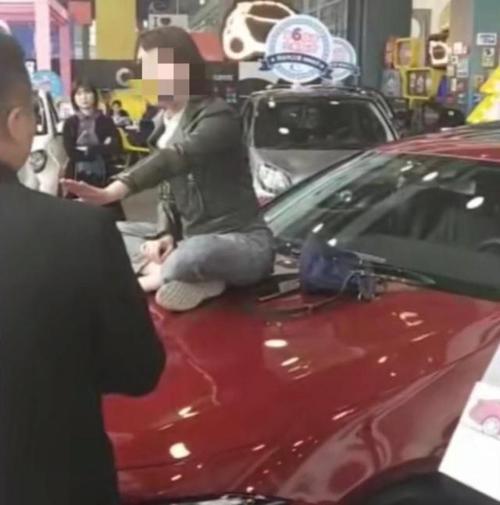 北京奔驰官方回应西安“女车主哭诉维权”事件