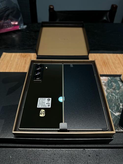 李在镕展示三星新款智能机 或是可扩展而非折叠机