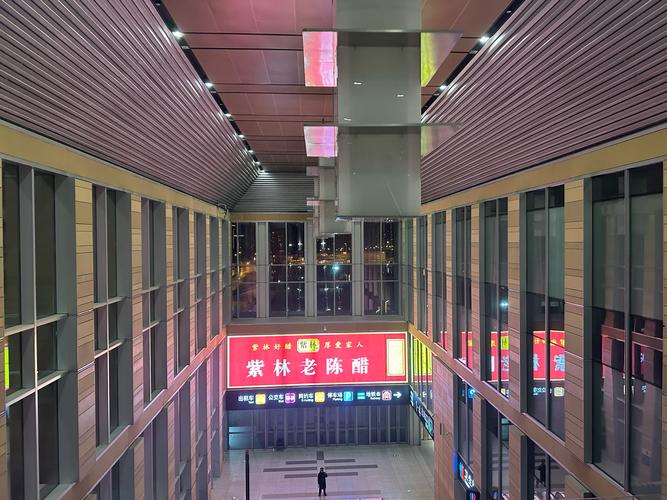 北京丰台站开通运营 每小时最高可容纳14000人同时候车