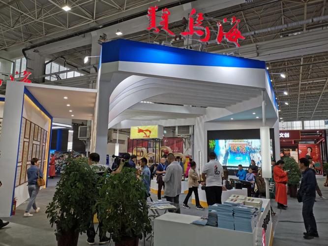 沙特猎鹰俱乐部:全球育鹰者出席在利雅得举行的第四届猎鹰展