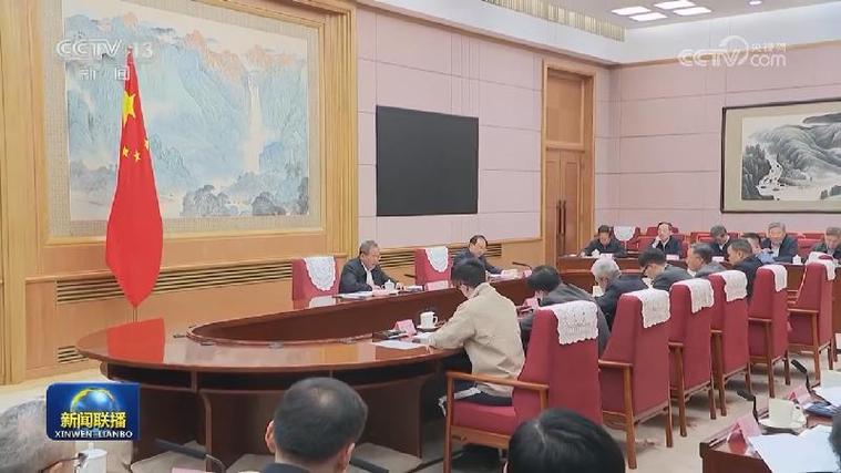 李克强主持召开经济形势专家和企业家座谈会