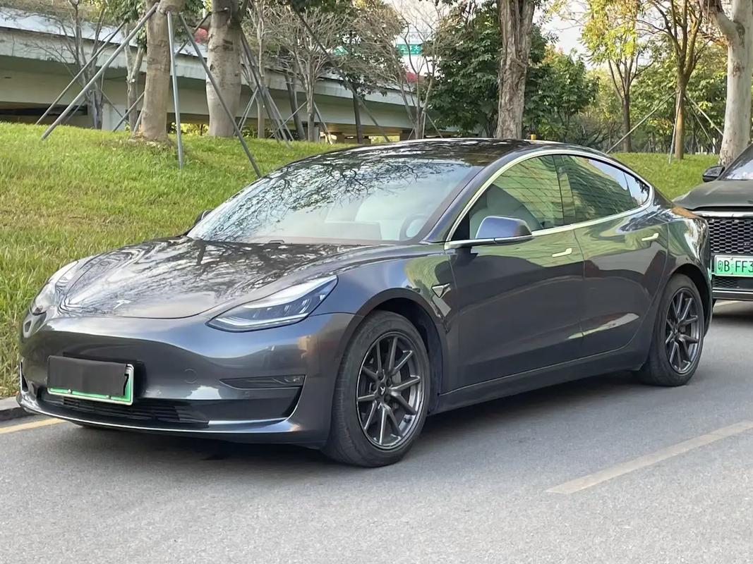马斯克回应Model 3质量参差不齐：没有时间晾干油漆