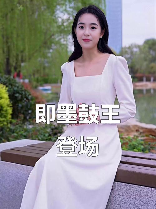 美女分析师要去做世界小姐了？自称“已经不能再低调”