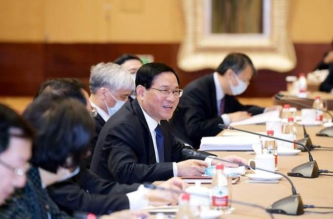 李克强谈6%以上增长预期目标：走得稳才能走得有力