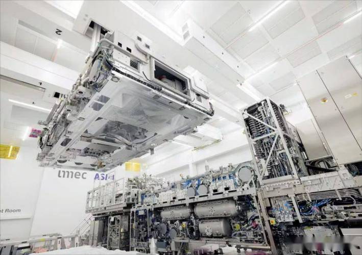 ASML:汽车芯片短缺证明表明半导体供需紧张加剧 我们已经达到了一个新的高度