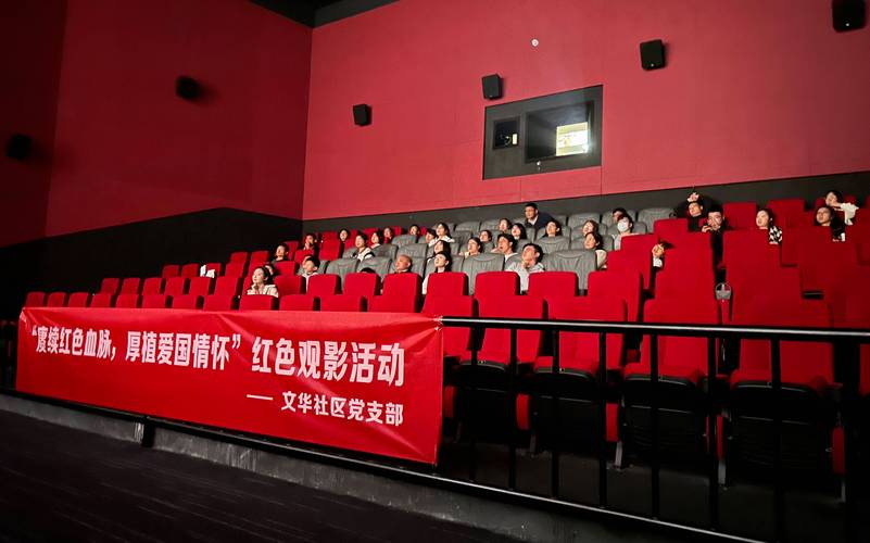 移动电影院为革命老区人民带来全新观影体验