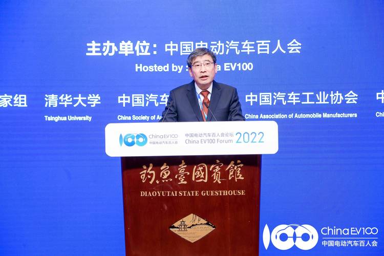 工信部苗圩：大力推进智能网联汽车产业化进程