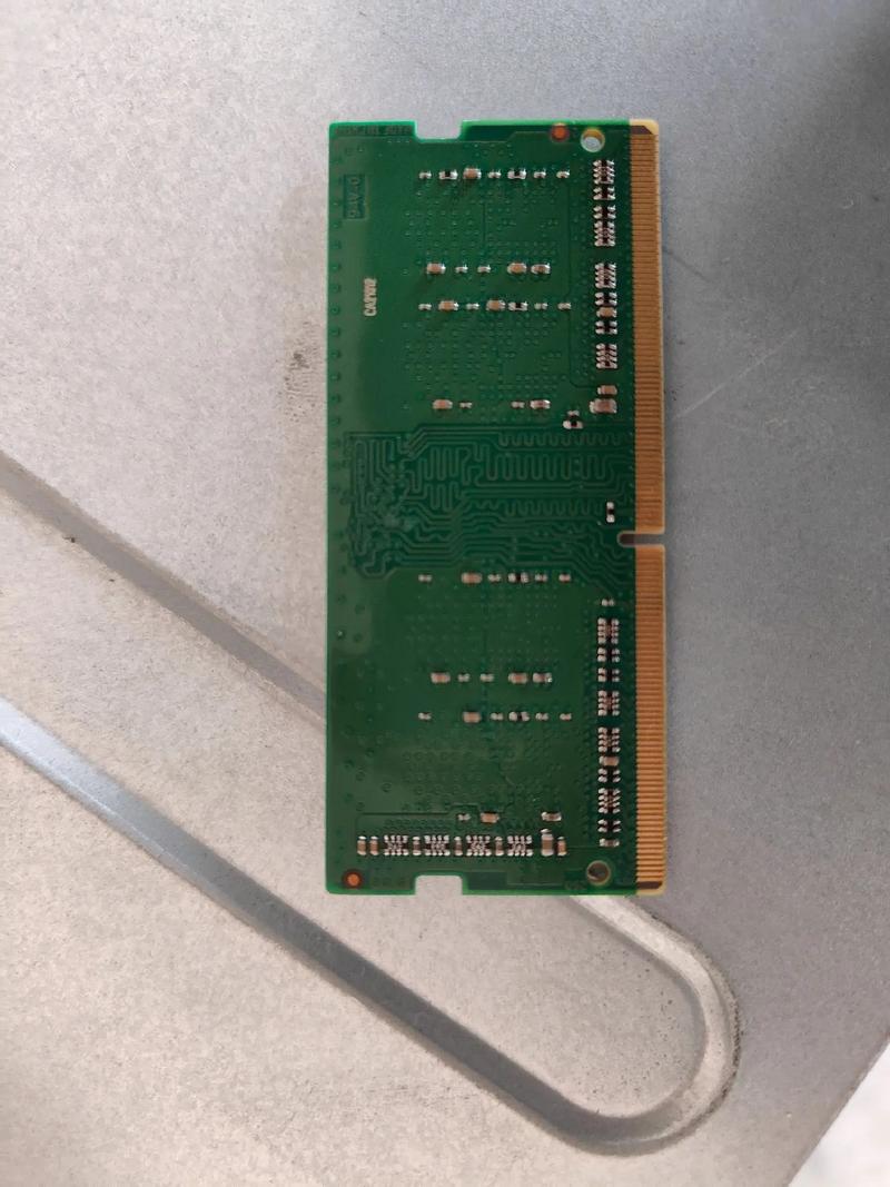 紫光DDR4内存条揭秘：100％纯国产