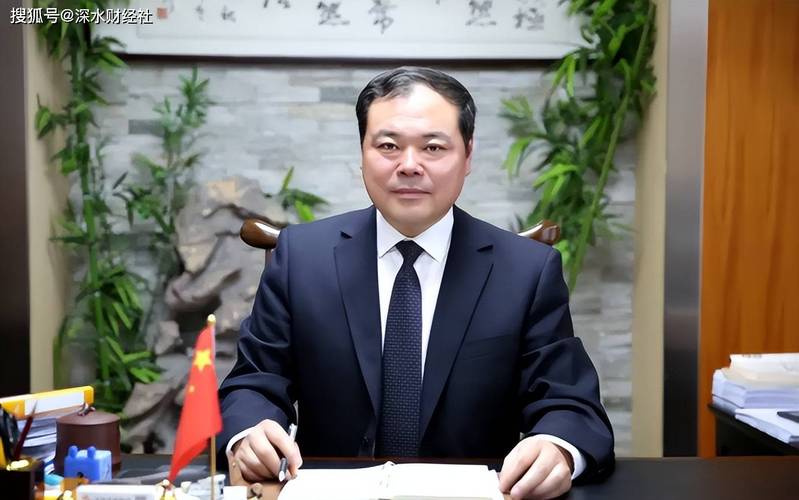 太大胆！这家银行前董事长自己受贿 还跟4名高管挪用过亿贷款套取股权 反腐风暴来了