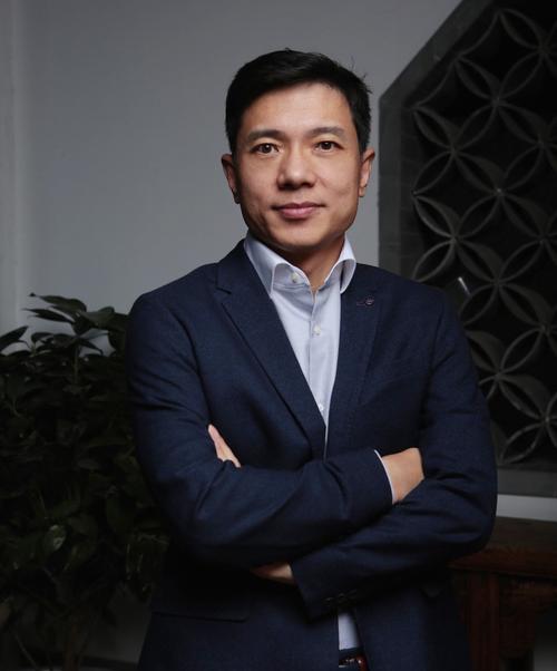 李彦宏现身法国科技大会 谈应用驱动中国AI快速发展