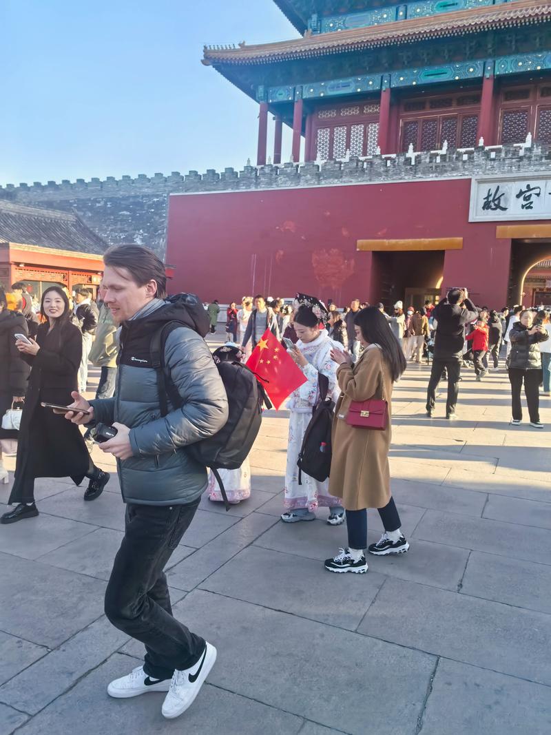 红旗“联名”故宫 60年遇见600年会发生什么化学反应?
