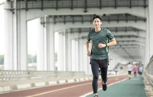 YY回应被禁主播陈一发儿疑现身直播:使用语音群聊天功能 已冻结